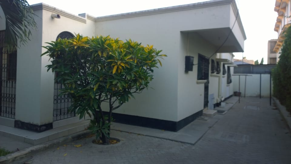 Veranda/Play area