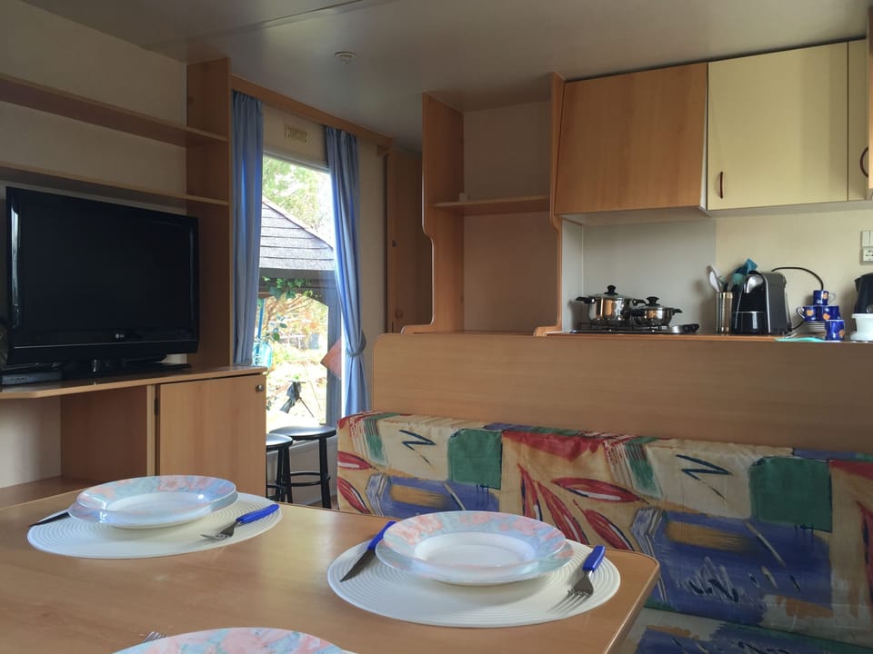 TV, fridge, micro, all you need.
