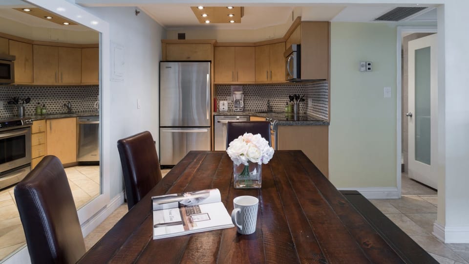 Mahogany 6 seater dining table and kitchen 