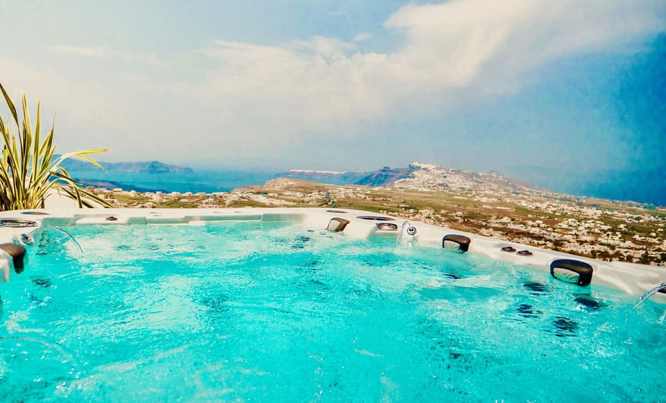 Tranquil surrounding, luxury heated spa  for 8 persons, outdoor shower 