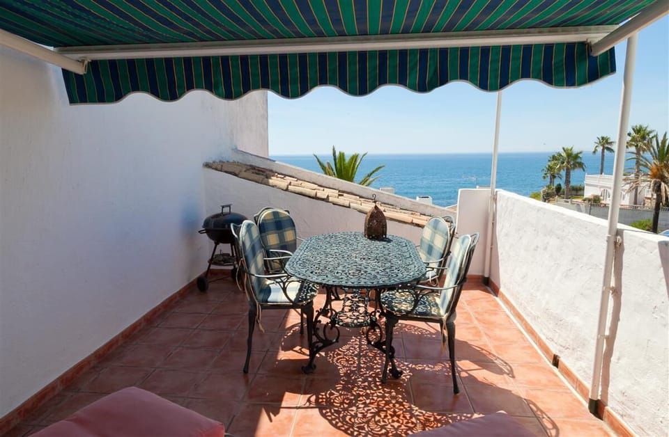 Terrace dining area with great sea views