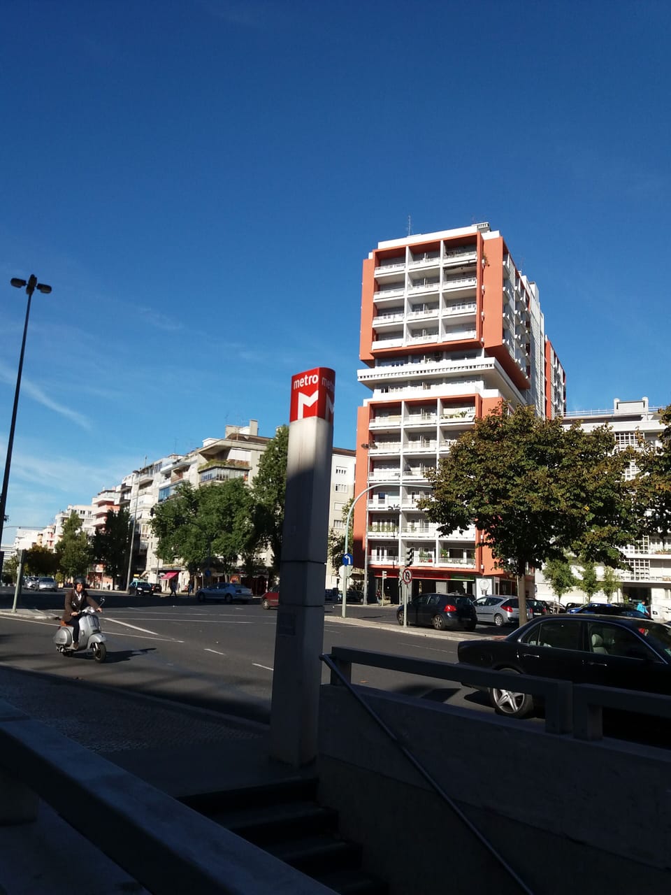 The building in the crossing of Avenida de Roma and Avenida EUA