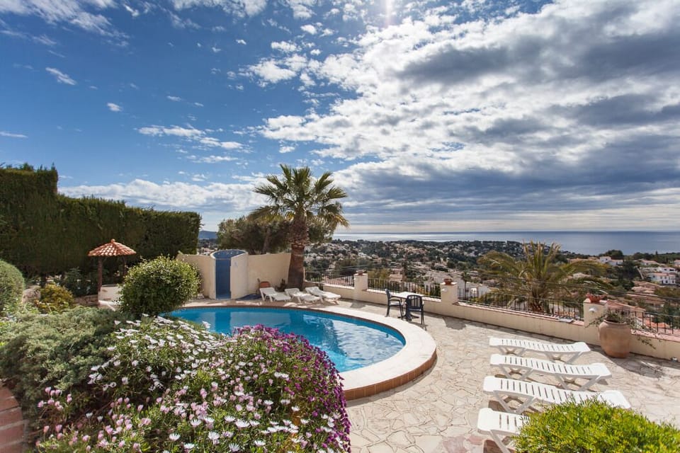 Pool and sea views