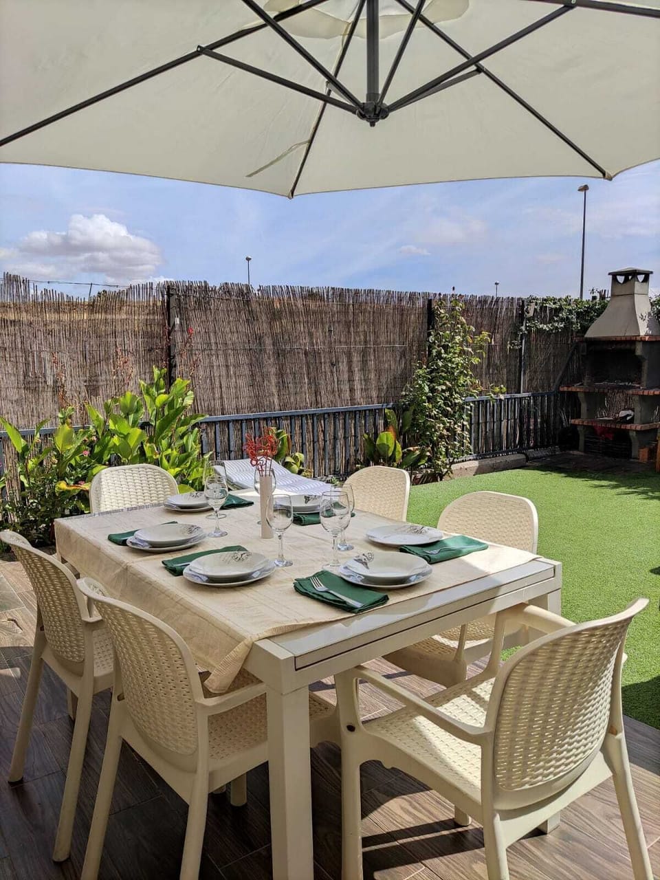 Outdoor dining