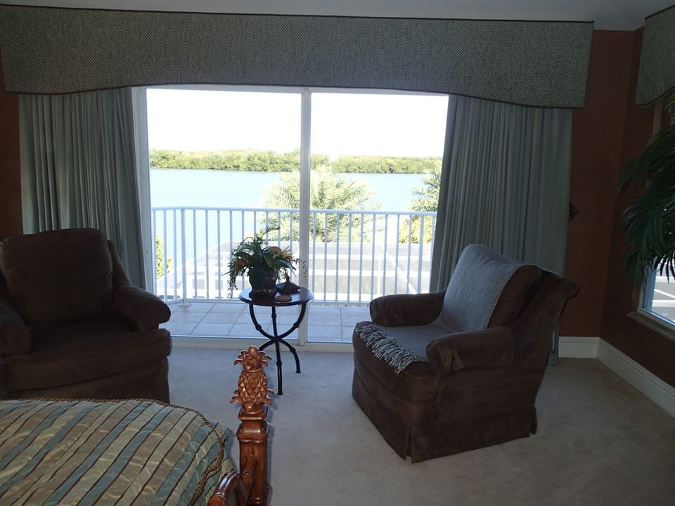 Master bedroom and balcony overlooking the Bay