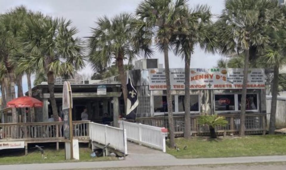Kenny D`s Beach Bar & Grill 5-6 Min Walk