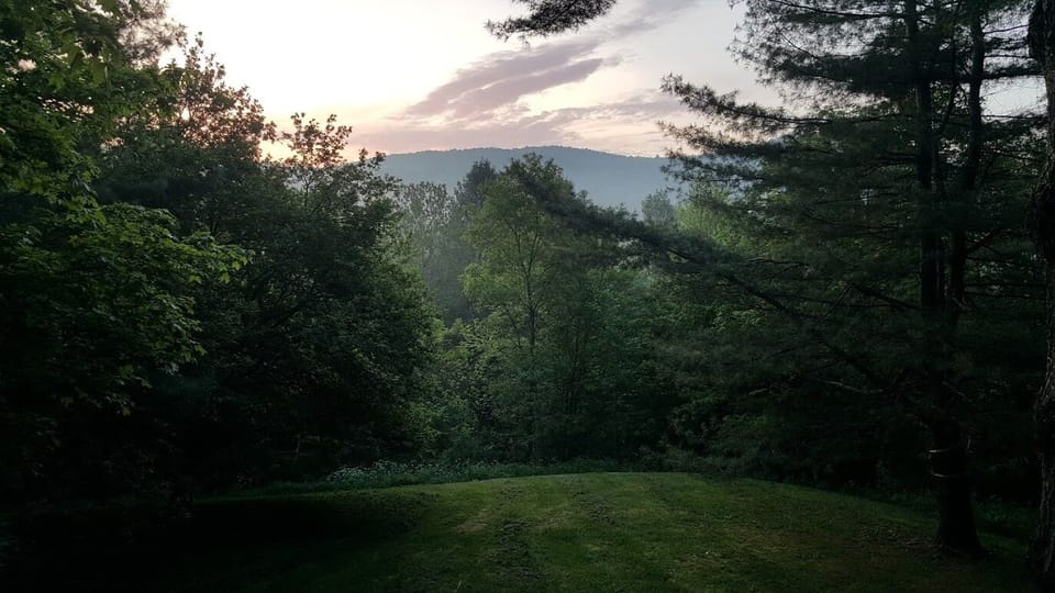 enjoy sunrise mountain views from large deck