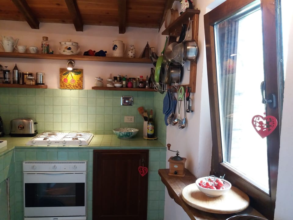 the kicken open on the living room