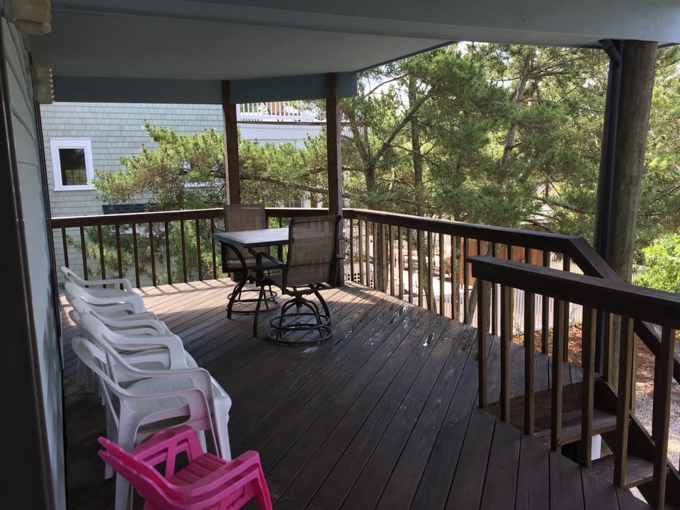 huge back deck- private and shaded