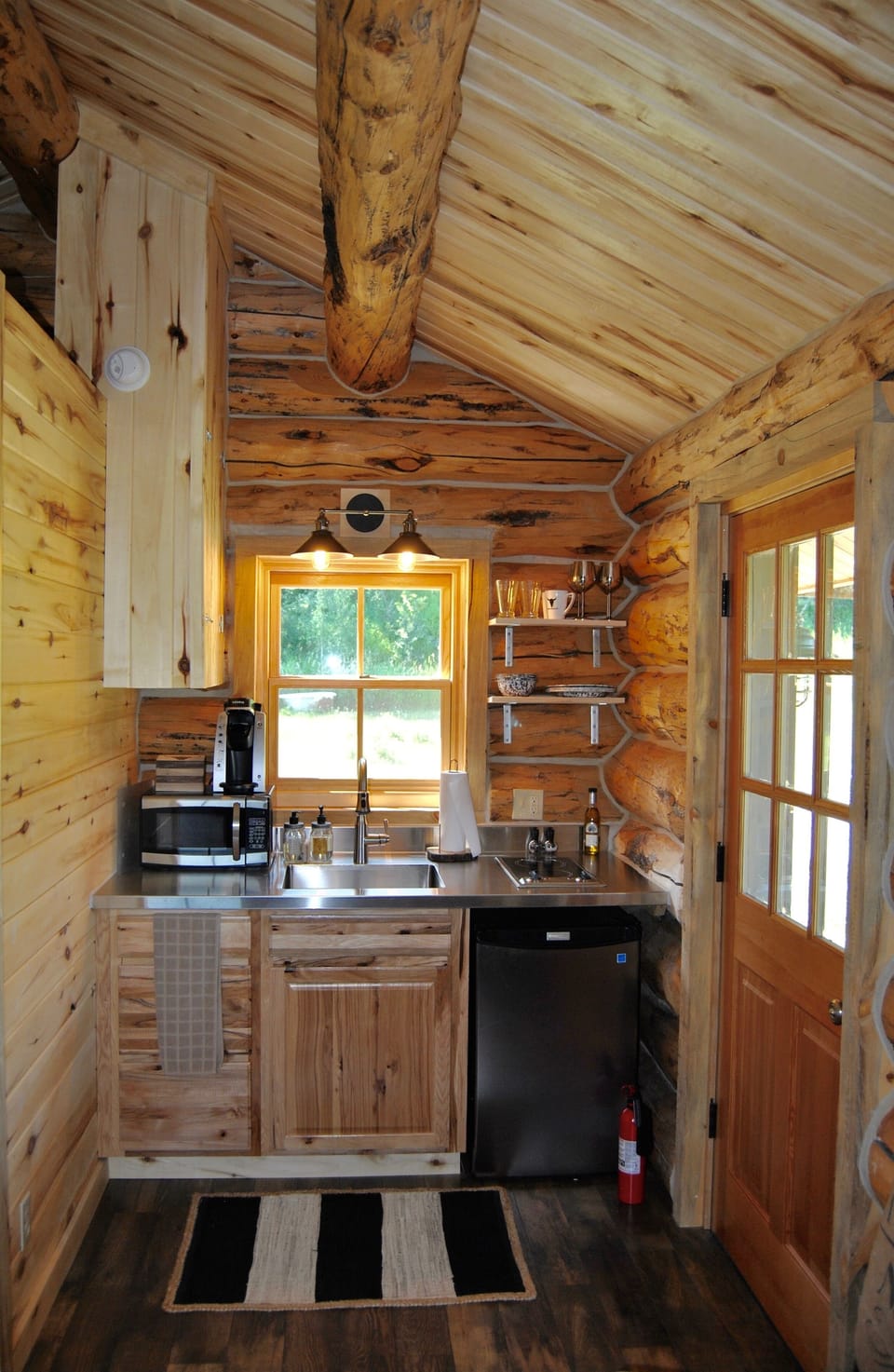Fully equipped kitchen with stove, microwave, fridge and Keurig coffee maker