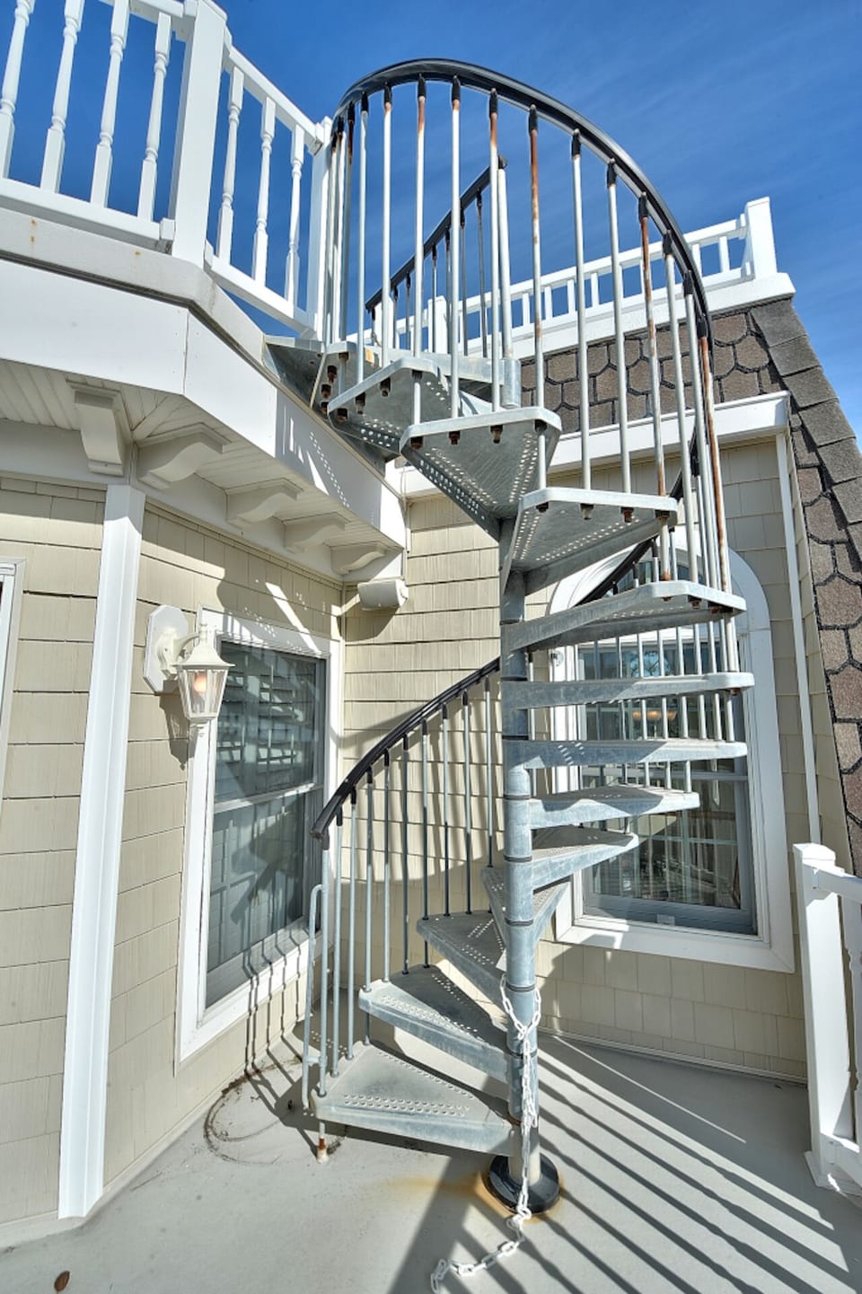 Floor 3: Outside spiral stair to rooftop deck