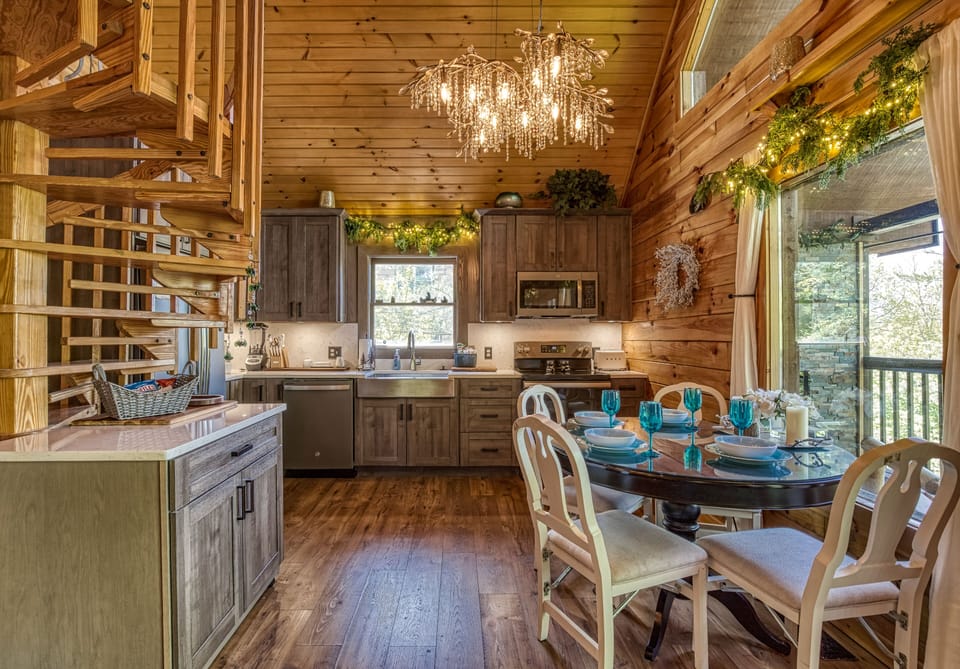Luxury Cabin in the Smokies - My Pigeon Forge Cabin - Dining area and fully furnished kitchen