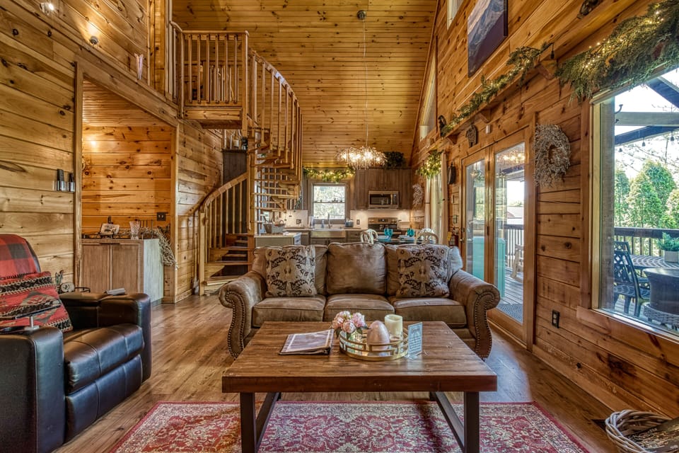 Log Cabin in Pigeon Forge - My Pigeon Forge Cabin - Living room and fully furnished kitchen