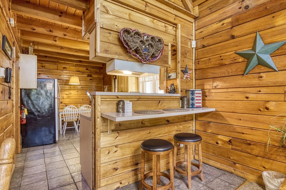 Pet Friendly Cabin in the Smokies "Sweet Dreams" - Bar top and kitchen