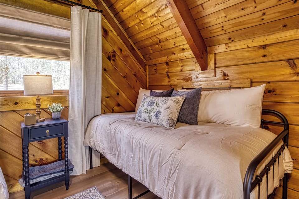 Pet Friendly Vacation Rental in the Smokies "Sweet Dreams" - Loft area with twin size bed