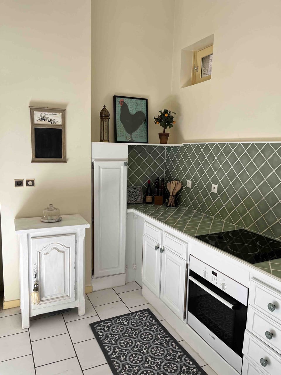 The chef in you will appreciate the large kitchen with ample counter space.