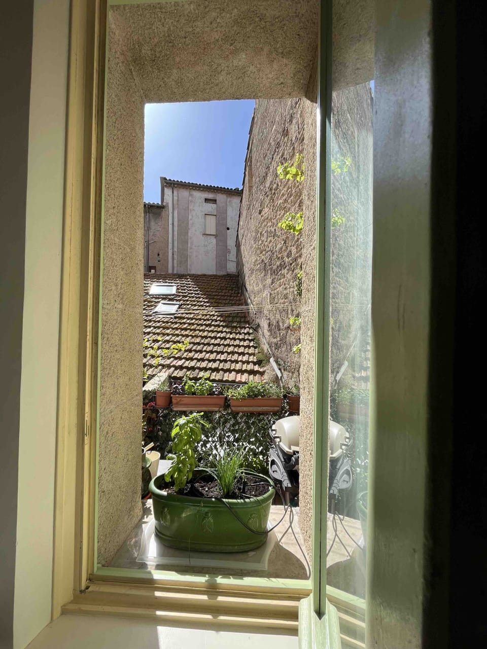 You can reach out this window for herbs.