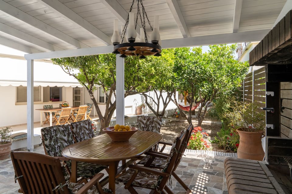 BBQ dining area, plus garden spots perfect for those who need their privacy