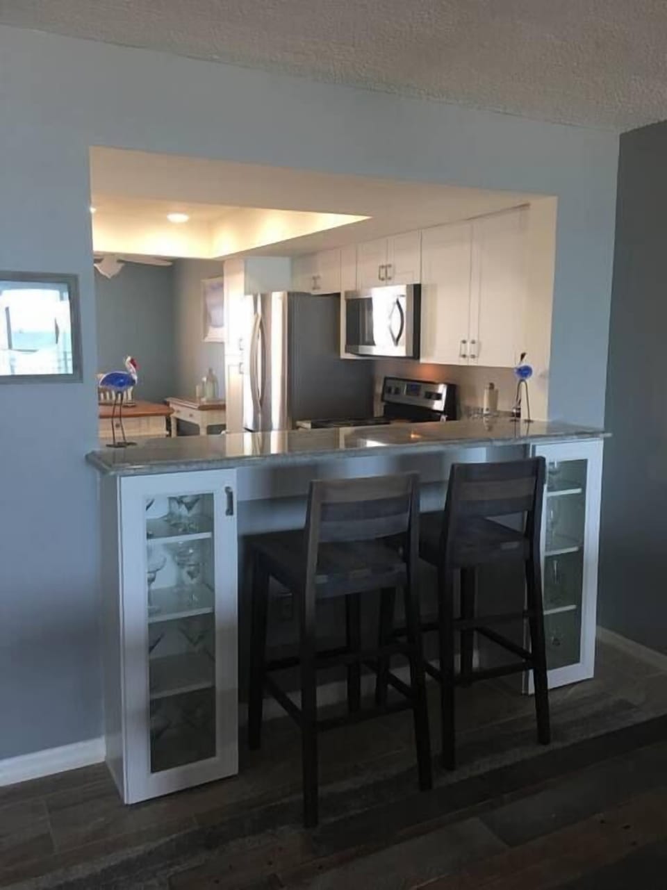 Pass thru to Kitchen