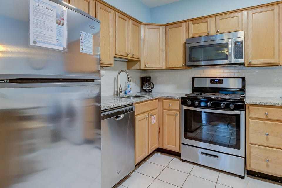 Full size stainless steel appliances