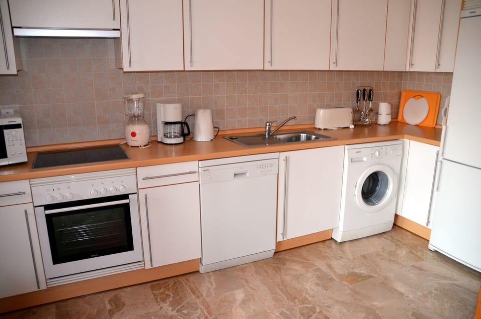 Kitchen open plan with dining & lounge