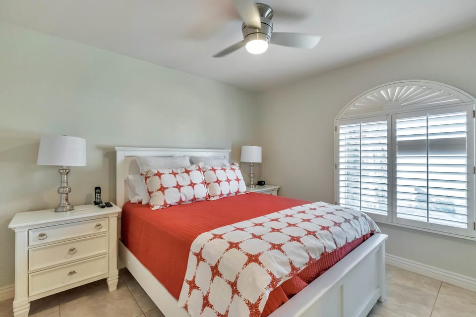 Second Bedroom with Queen Size Bed and Large Closet