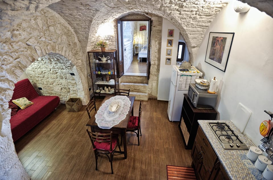 Lunchroom and kitchen