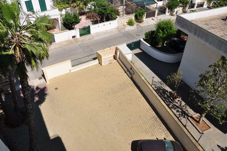 Private Car Park and Outside Shower