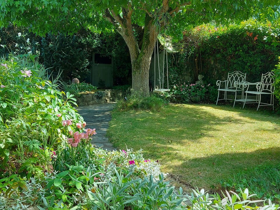 Swing in front garden