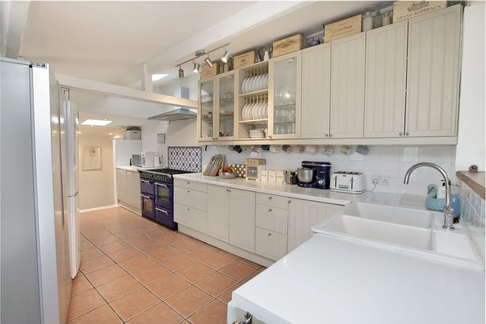 Very well equipped kitchen with range & plenty of space