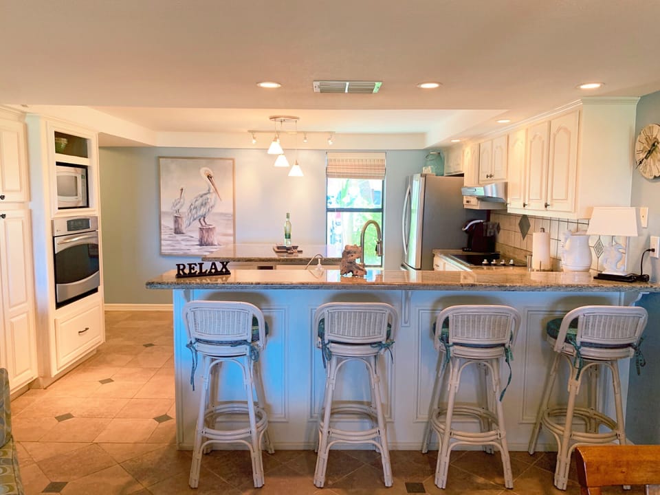 Oversized island & bar for family gathering. 