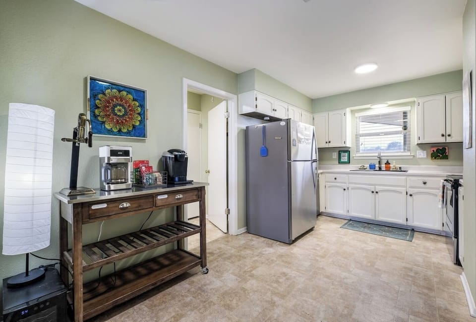 Coffee bar w/ Keurig & drip coffee pot