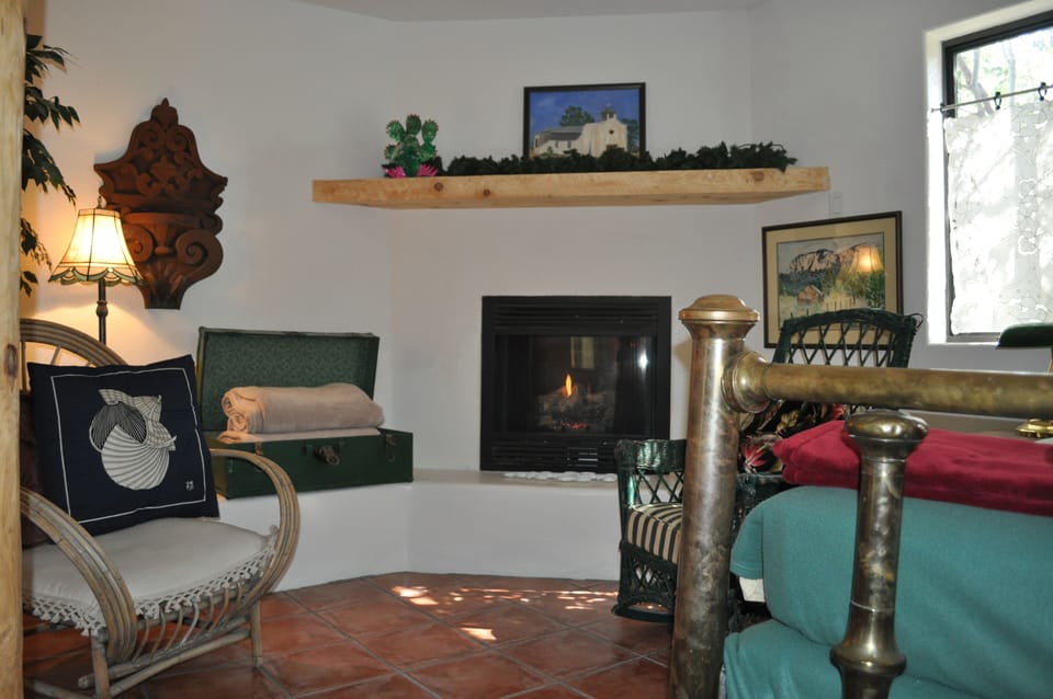 Garden Room with fireplace sleeps 2-4