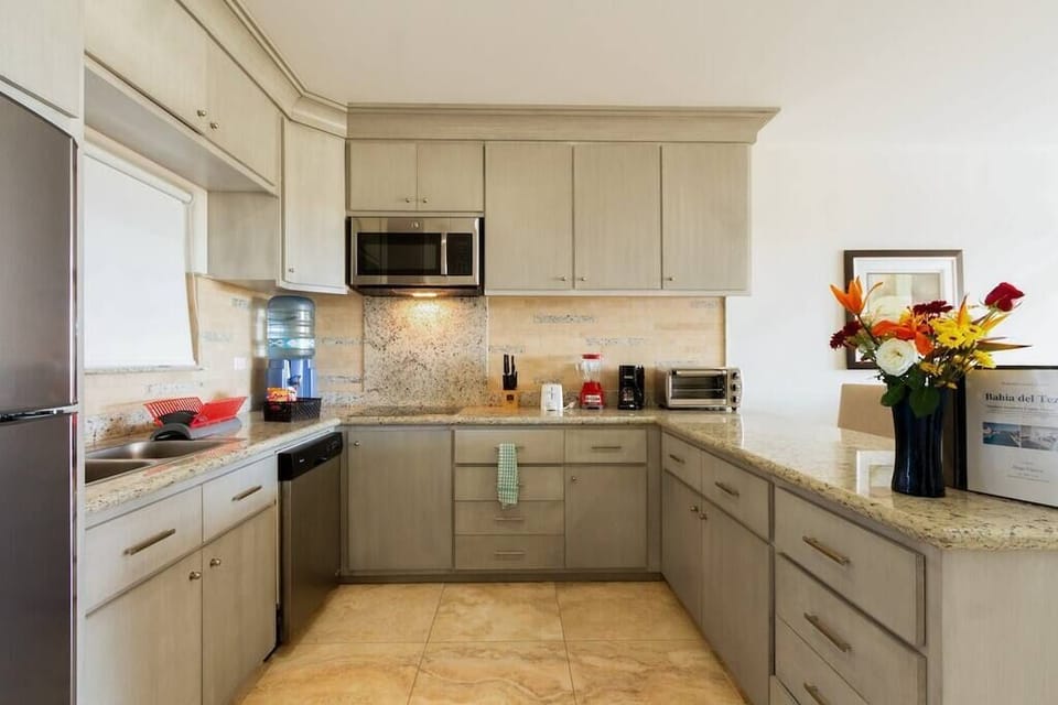 Fully equipped kitchen with dish washer