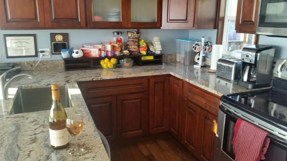 Brand new Kitchen with granite counter tops.