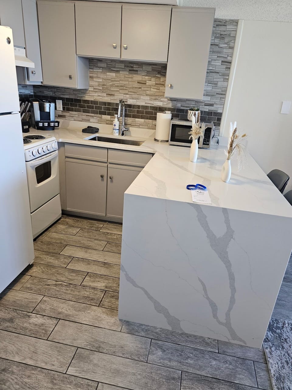 Full kitchen