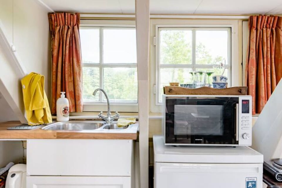 studio kitchenette 