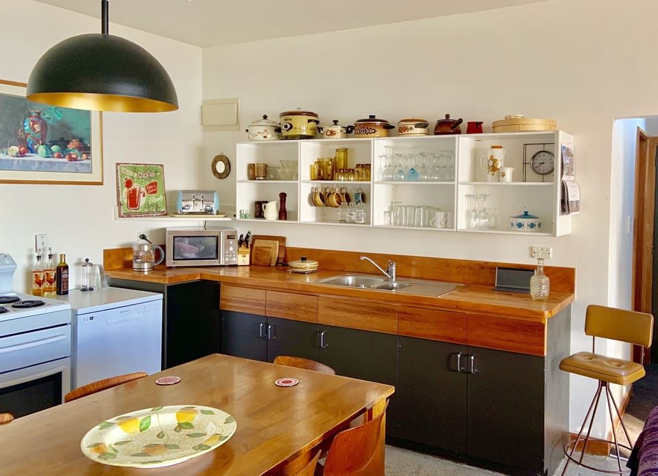 Kitchen/dining area with sea and mountain views