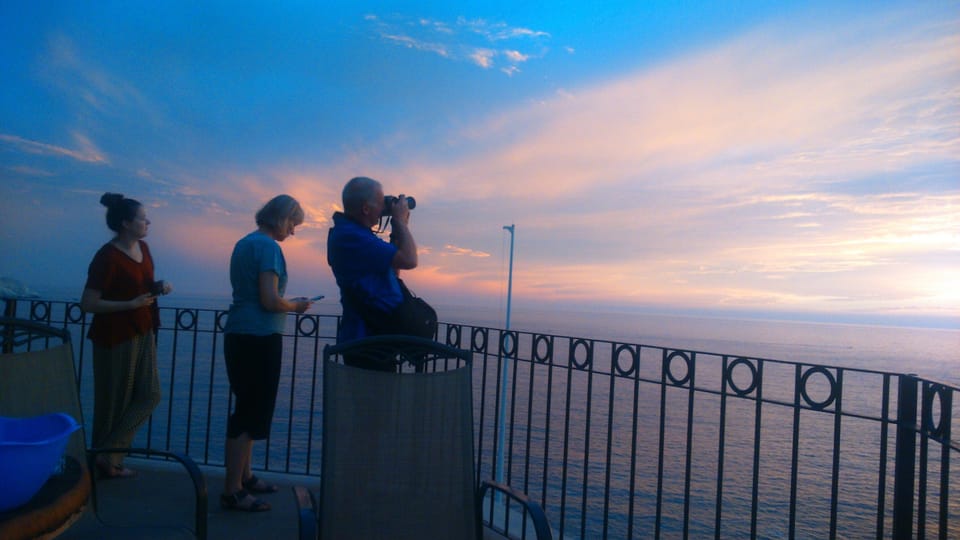 Visitors taking Sunset shows for Facebook