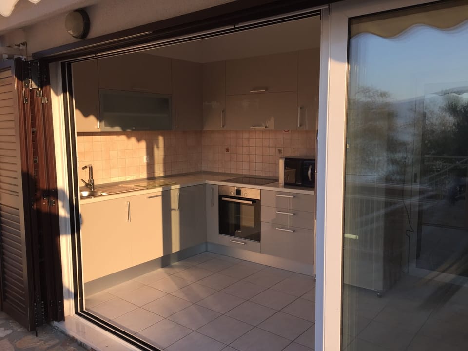 Kitchen with terrace