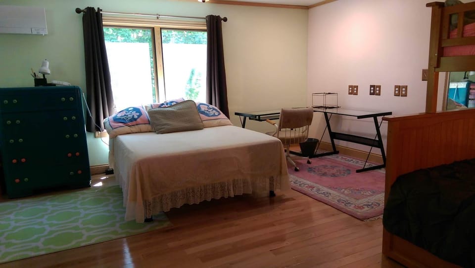 Queen adjustable bed

