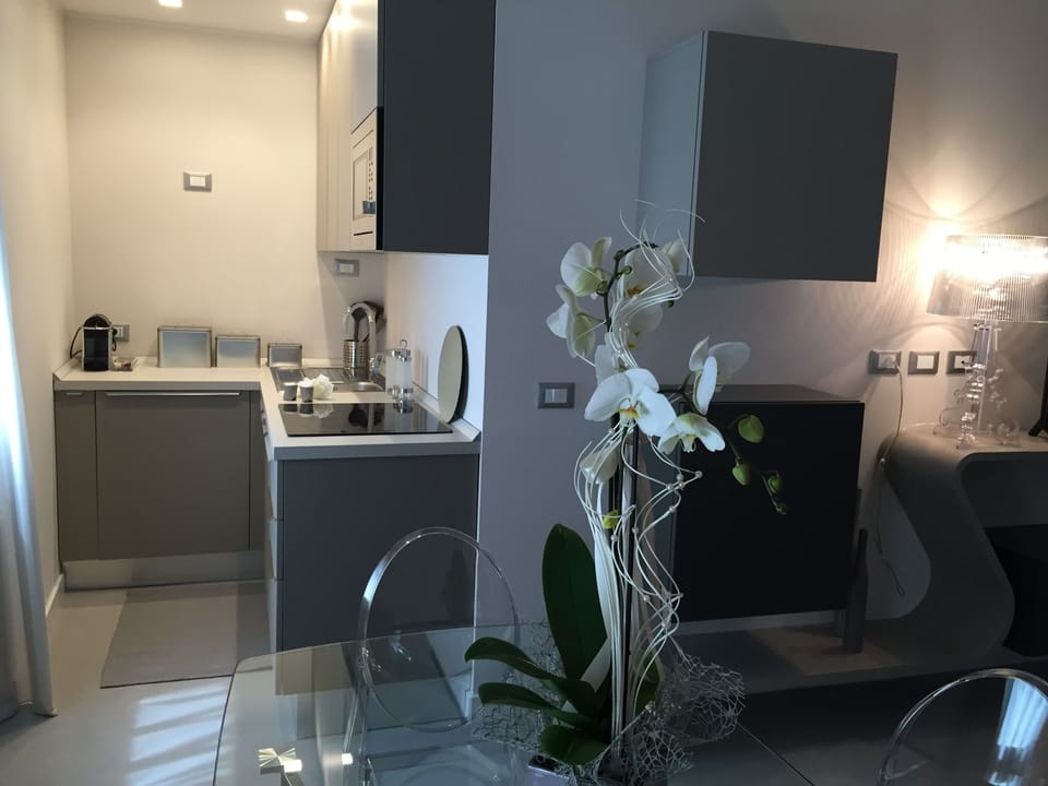 1st floor Duplex - Lunch area and Kitchdenette