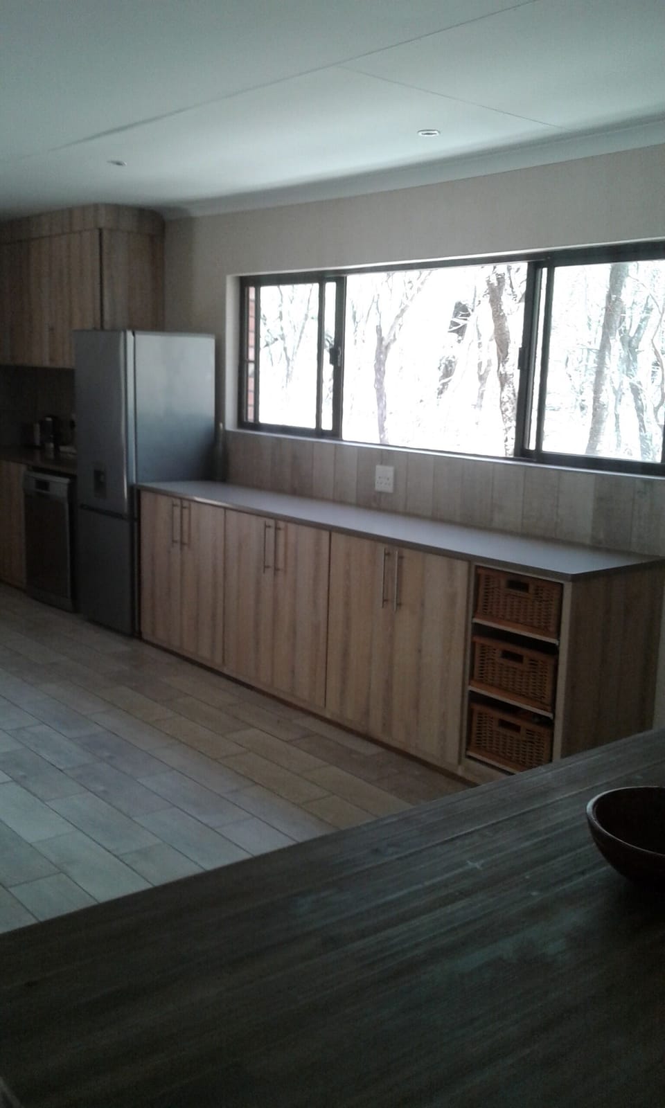 Kitchen with big open windows for the view. 