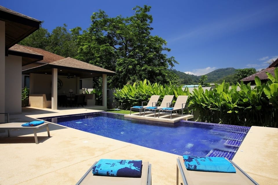 Totally private swimming pool in secluded quiet surround
