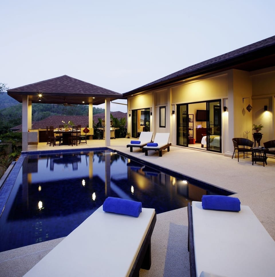 Sapphire Villa with 3 bedrooms and the living room having direct access to the inviting swimming pool