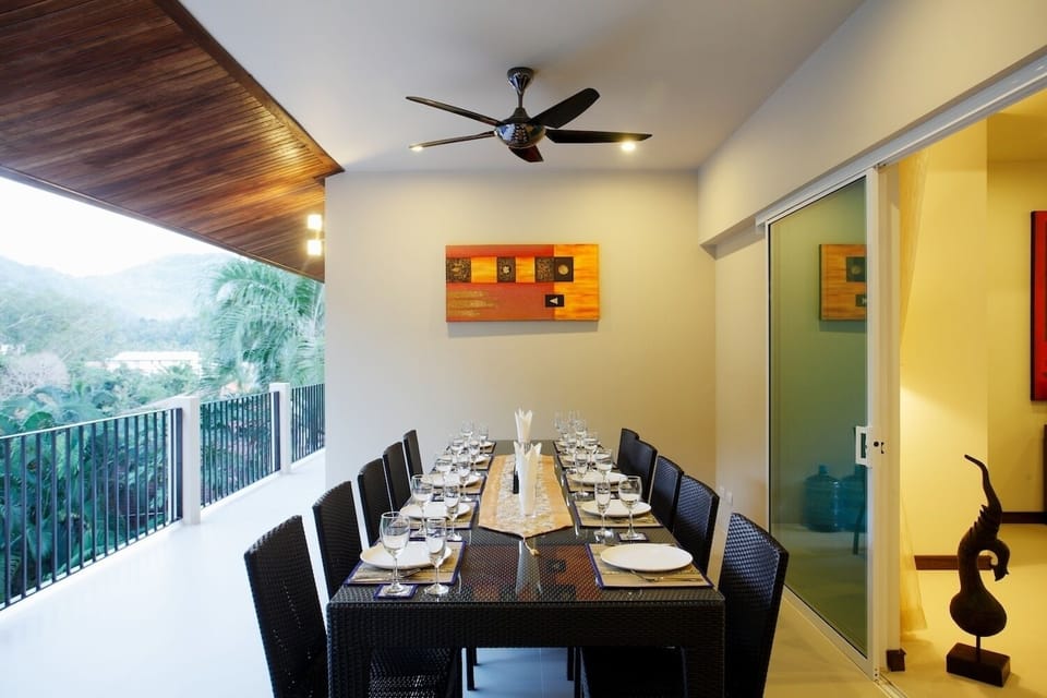 Balcony dining
