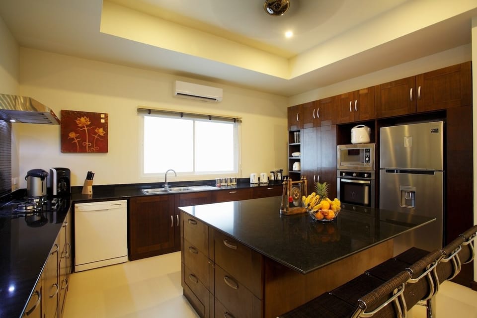 Fully fitted kitchen