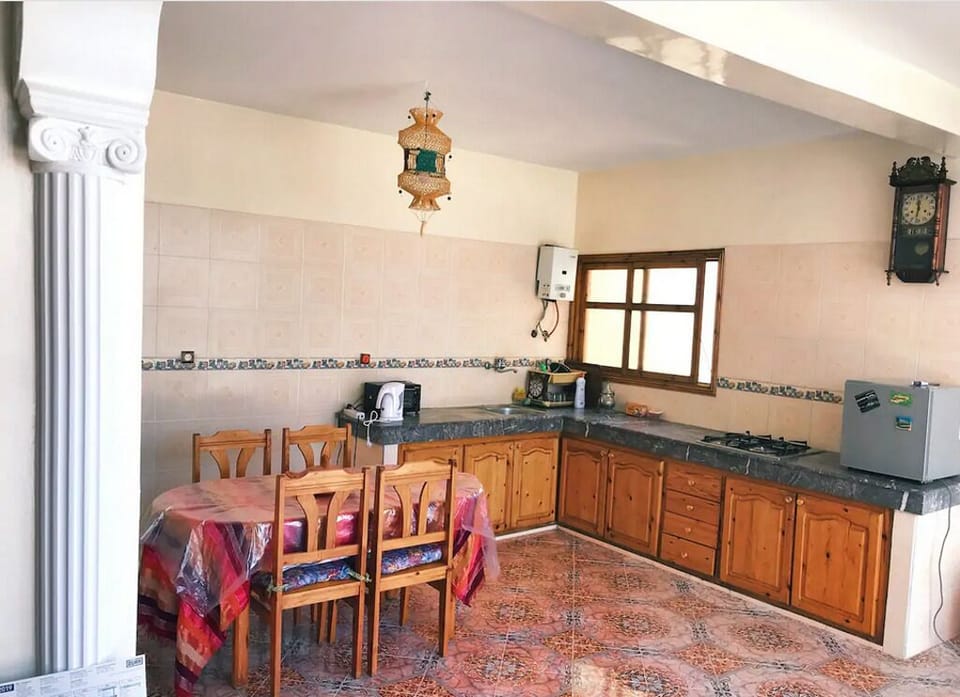 Kitchen & Dining area
