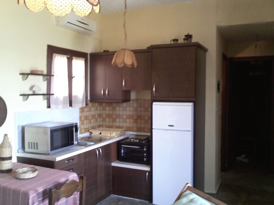 Well equipped kitchen