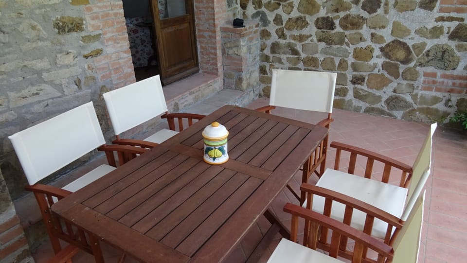 Out side dining table in the portico